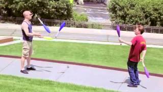 Duck & Cover Juggling in Minneapolis(Stephen Birmingham and Leif Pettersen)