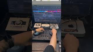 Mixagem de loop na FLX4 - Curso de DJ na Enxame School