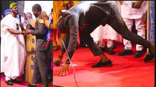 Odun Will Make Me Cry! Ibrahim Chatta Prostrates as He Receives a Legend Award from Odunlade Adekola