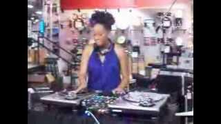 DJ Lite Blu Scratching Over Bee Gee's Instrumental (Female DJ)