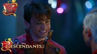 Meet the News Villain Kids | Descendants 2 (Descendientes 2)