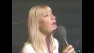 Mary Travers - Leaving On A Jet Plane (The Kingston Trio and Friends Reunion Concert   1982)