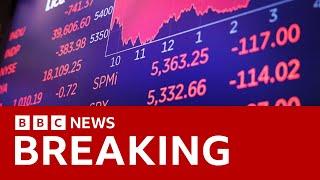 Global stock markets plunge over fears of US slowdown | BBC News