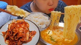 김치찌개라면에 만두,계란넣고 밥말아서 겉절이랑 먹방 kimchramen and rice eating show  MUKBANG