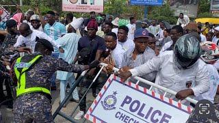 Serious F!ght, Nima Boys Beats Ghana Police Breaks their Barrier as They CLASH