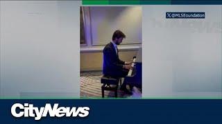 Toronto Maple Leafs goalie dazzles with piano skills