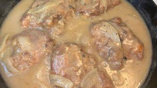 Southern Smothered Chicken With Onion Gravy | How To Make Gravy