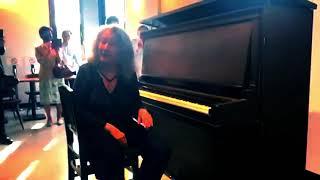 Argerich plays Ravel Jeux d'eau with AKIKO'S  Upright PIANO