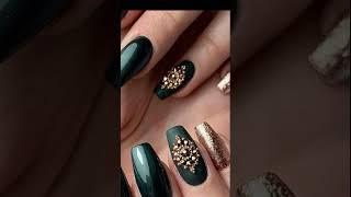 Glamorous christmas nails: Shine bright with gold designs