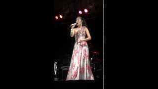 Sathida Prompiriya singing เพลงบัวขาว