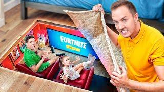 Papa VS Beau-Papa ! On A Construit Une Salle De Cinéma Secrète Dans Ma Chambre !