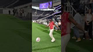 Wizkid showing some incredible football skills in Tottenham Hotspur stadium  #wizkid #tottenham