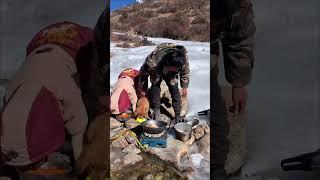 The homeless man prepared dinner for his golden retriever by the river