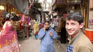 Walking in Lahore Pakistan [Walled city OLD TOWN]