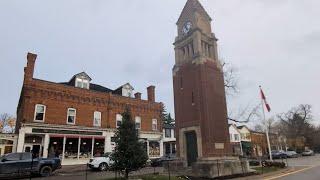 Niagara-on-the-Lake’s tree misses the holiday spirit