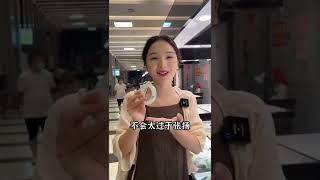 翡翠手镯：是梦中情镯没错了！冰蓝色底调的飘花翡翠手镯，起货一整个被惊艳了，你们喜欢吗（1）#翡翠 #翡翠手镯 #翡翠直播 #shorts