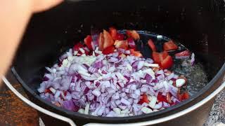 Bauerngulasch aus dem Dutch Oven