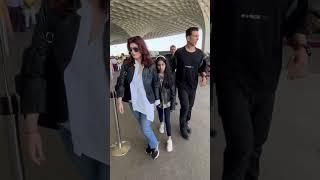 Khiladi Akshay Kumar Spotted with His Family at Airport