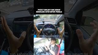 Tutorial cara memegang setir mobil yang benar posisi yang nyaman - Tutorial mengemudi mobil