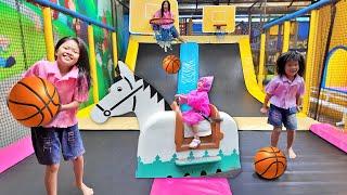 Main Kuda Kudaan, Trampolin, Mobil Mobilan Terbang di Playground Anak