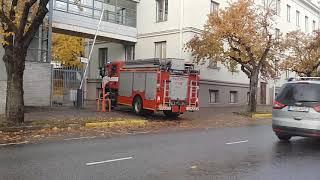 Tartu tuletõrje sündmuskohal/Estonian fire truck in blue lights (Tartu)