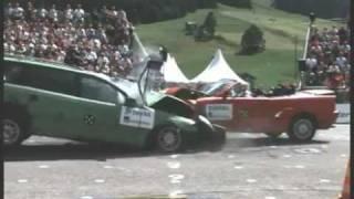 Opel Omega Estate Vs. BMW 3-Series Cabrio (E36) Frontal Offset Impact (DEKRA Crash Test)