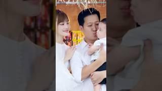 Trường Giang tâm sự buồn vì 2 lần vợ sinh không được ở bên nắm tay vợ.