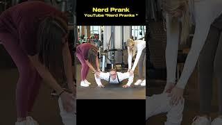 GYM PRANK | Elite Gymnast Pretended to be a Nerd in the Gym #prank #calisthenicsinpublic #anatoly