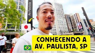 Um japonês conhecendo a Avenida Paulista, SP