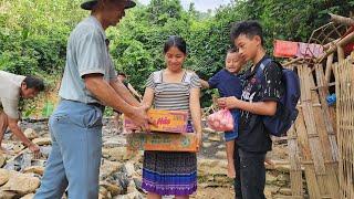 The kind man picked Hieu up from school and gave him a surprise gift from Mr. Chao Young.