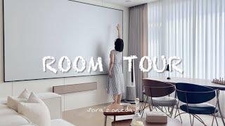 매일매일이 영화관! 130인치 홈시네마가 있는 35평 아파트 거실 | Room Tour ep.1 (신혼집 인테리어, 빔프로젝터, 사운드바, 모듈소파, 월넛 우드 가구)