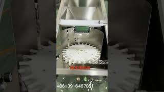 Automatic bottle unscrambler for plastic round bottle