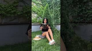 Reading birthday girl #shorts #short #буктюб #буктюб_українською #booktube #bday #reading