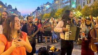 Colombian band LOS IANKOVERS performed Ukrainian songs in the middle of Prague