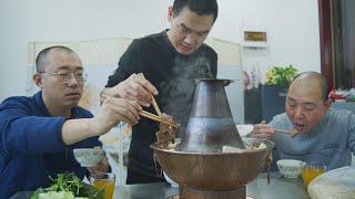 【食味阿远】大冬天阿远做个“驴肉火锅”吃，香驴肉配上大白菜，面条收尾真香 | Shi Wei A Yuan