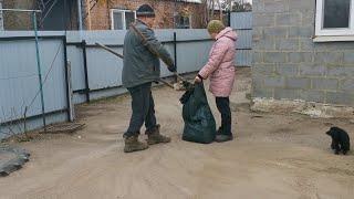 Звичайний день нашої родини/Спекла запіканку. Крістіна малює. Все як і у всіх людей.