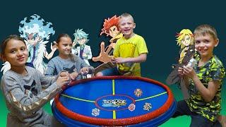 Beyblade Burst Battles Бейблэйд Бёрст Битва на большой бейблейд арене ベイブレードバースト