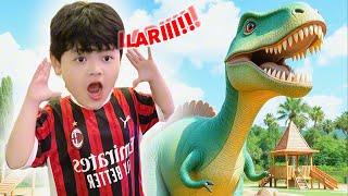 IGGY DIKEJAR DINOSAURUS DI PLAYGROUND!!