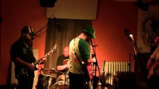 The Memphis Dives perform "Shadows" live at Cà d'Zan House Concerts 11/21/2014