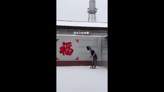 天气炎热 河北小伙求雪