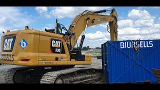 cat 330 leveling wet topsoil in the sunshine!