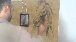 Omar Ortiz pintando la obra los caballos de Da Vinci Hiperrealismo Hyperrealism oil paint