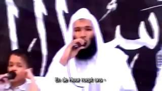 Een broeder zingt de Nasheed "Sabran ya nafsi"