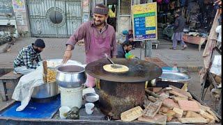 Desi Cheap Saag Aloo Paratha In Lahore | Street Food Desi Saag Paratha | Pakistan Street Food