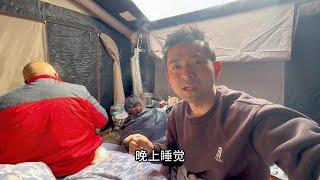 夫妻小货车自驾根河体验极寒帐篷里面铺上小帐篷，今晚就不冷了。