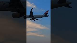 fly airline Karachi airport pe landing #karachiinternationalairport #airline #travelvlog #aviation