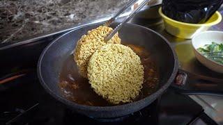 korea egg noodles, ramyeon / korean street food