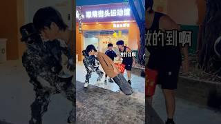 这人是迈克尔杰克逊的徒弟？#滑板 #滑板轩轩 #跑酷 #小孩哥 #极限运动