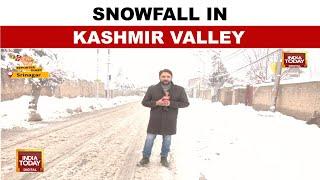 Kashmir Valley Blanketed In Season's Heaviest Snowfall, Tourists Stranded | India Today News