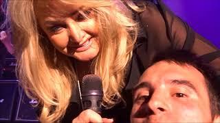 Bonnie Tyler Takes Video With Fan (Me) - Konzerthaus Freiburg 28.03.2018 - HD